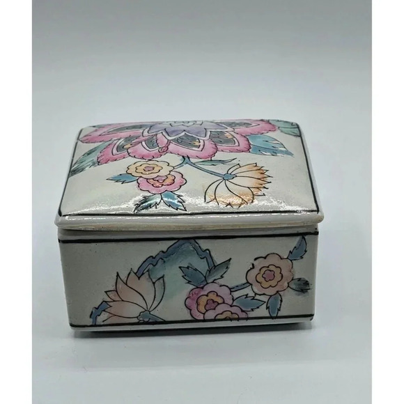 Vintage Hand Painted Trinket Box  WBI 1970s - Picture 1 of 11